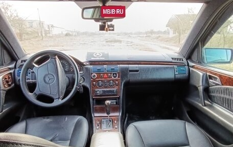Mercedes-Benz E-Класс, 1995 год, 450 000 рублей, 10 фотография