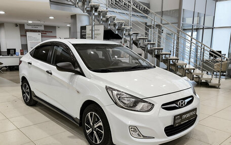 Hyundai Solaris II рестайлинг, 2012 год, 690 000 рублей, 3 фотография