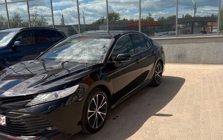 Toyota Camry, 2020 год, 2 850 000 рублей, 2 фотография