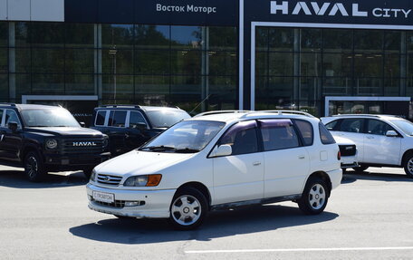 Toyota Ipsum II, 2000 год, 569 000 рублей, 2 фотография