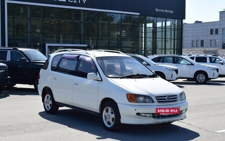 Toyota Ipsum II, 2000 год, 569 000 рублей, 3 фотография