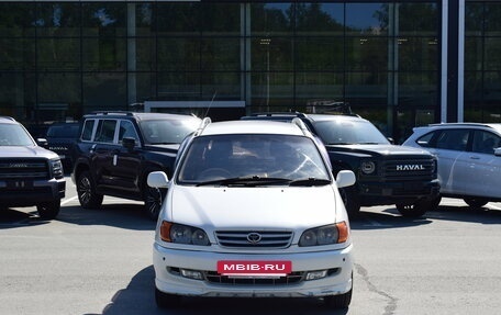 Toyota Ipsum II, 2000 год, 569 000 рублей, 8 фотография