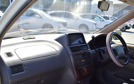 Toyota Ipsum II, 2000 год, 569 000 рублей, 13 фотография