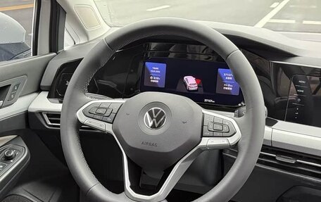 Volkswagen Golf VIII, 2022 год, 1 649 000 рублей, 16 фотография