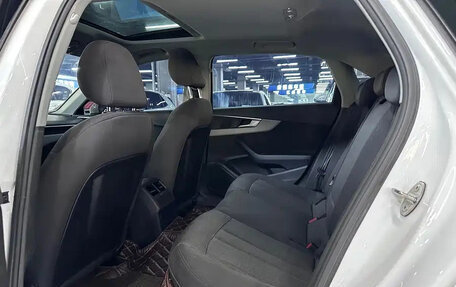 Audi A4, 2018 год, 1 500 000 рублей, 9 фотография