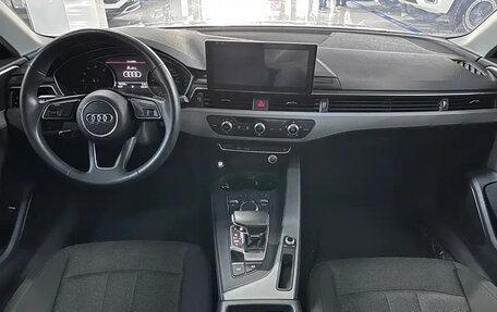 Audi A4, 2018 год, 1 500 000 рублей, 7 фотография