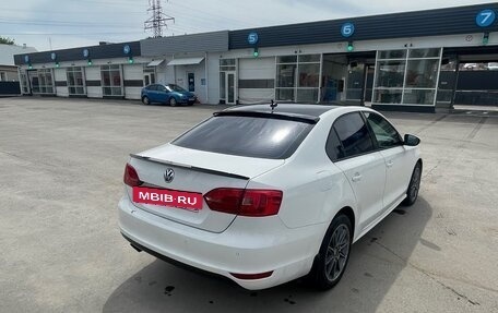 Volkswagen Jetta VI, 2011 год, 670 000 рублей, 4 фотография