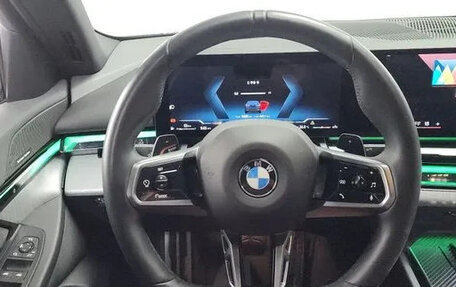 BMW 5 серия, 2025 год, 6 800 000 рублей, 13 фотография