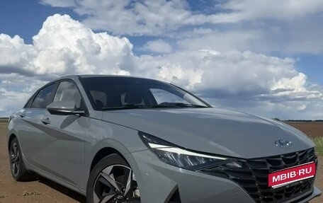 Hyundai Elantra, 2021 год, 2 300 000 рублей, 1 фотография