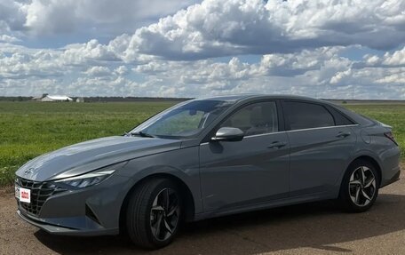 Hyundai Elantra, 2021 год, 2 300 000 рублей, 2 фотография