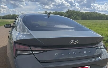 Hyundai Elantra, 2021 год, 2 300 000 рублей, 3 фотография