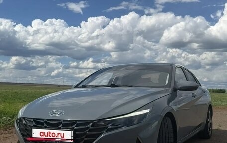 Hyundai Elantra, 2021 год, 2 300 000 рублей, 8 фотография