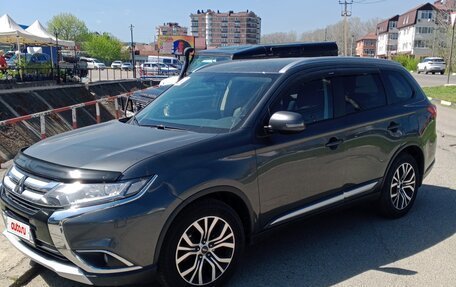 Mitsubishi Outlander III рестайлинг 3, 2018 год, 1 888 000 рублей, 2 фотография