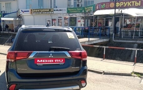 Mitsubishi Outlander III рестайлинг 3, 2018 год, 1 888 000 рублей, 3 фотография