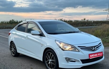 Hyundai Solaris II рестайлинг, 2015 год, 920 000 рублей, 1 фотография