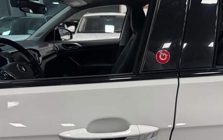 Volkswagen T-Cross I, 2022 год, 1 600 000 рублей, 11 фотография
