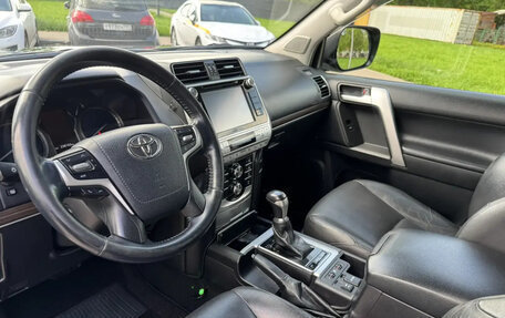 Toyota Land Cruiser Prado 150 рестайлинг 2, 2017 год, 4 400 000 рублей, 12 фотография
