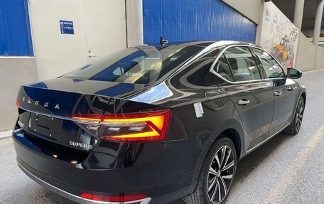Skoda Superb III рестайлинг, 2023 год, 2 450 000 рублей, 2 фотография