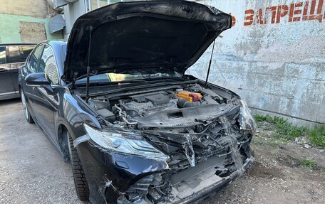 Toyota Camry, 2018 год, 2 100 000 рублей, 1 фотография