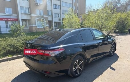 Toyota Camry, 2021 год, 2 750 000 рублей, 3 фотография