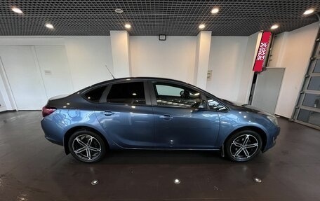 Opel Astra J, 2013 год, 722 000 рублей, 2 фотография
