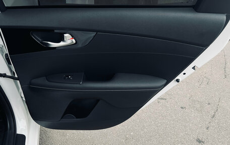 KIA Cerato IV, 2022 год, 2 420 000 рублей, 23 фотография