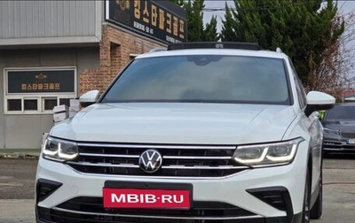 Volkswagen Tiguan II, 2021 год, 2 295 000 рублей, 1 фотография