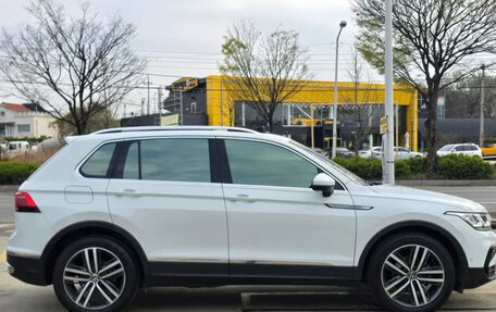 Volkswagen Tiguan II, 2021 год, 2 295 000 рублей, 3 фотография