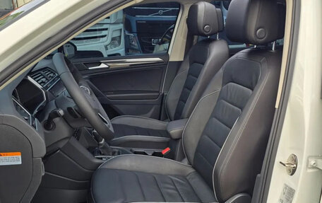 Volkswagen Tiguan II, 2021 год, 2 295 000 рублей, 16 фотография