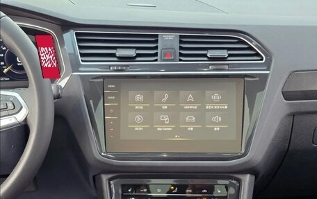 Volkswagen Tiguan II, 2021 год, 2 295 000 рублей, 13 фотография
