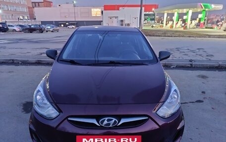 Hyundai Solaris II рестайлинг, 2011 год, 700 000 рублей, 3 фотография