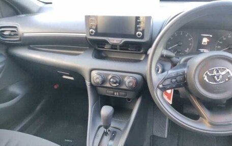 Toyota Yaris, 2021 год, 1 470 000 рублей, 16 фотография