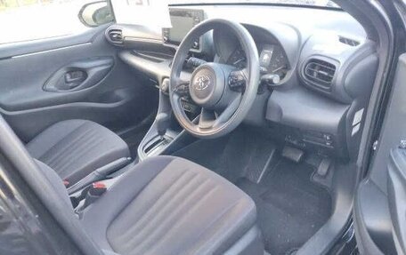 Toyota Yaris, 2021 год, 1 470 000 рублей, 17 фотография