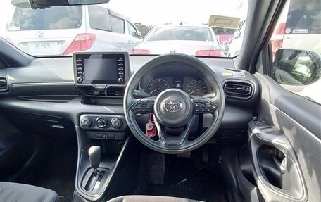Toyota Yaris, 2021 год, 1 470 000 рублей, 13 фотография