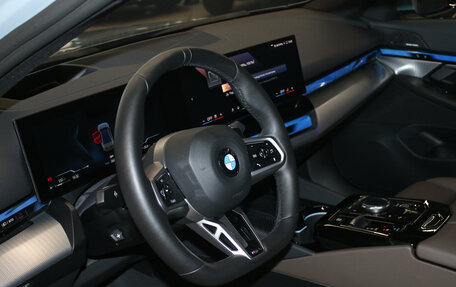 BMW 5 серия, 2024 год, 7 950 000 рублей, 14 фотография