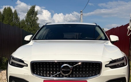 Volvo V60 Cross Country II, 2021 год, 3 690 000 рублей, 1 фотография