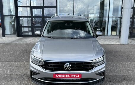 Volkswagen Tiguan II, 2021 год, 3 515 000 рублей, 2 фотография