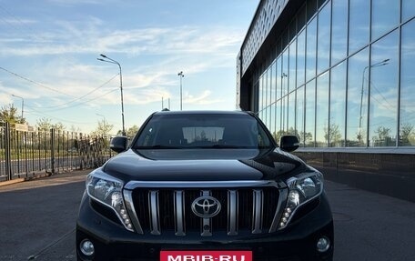 Toyota Land Cruiser Prado 150 рестайлинг 2, 2015 год, 3 990 000 рублей, 5 фотография
