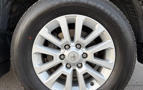 Toyota Land Cruiser Prado 150 рестайлинг 2, 2015 год, 3 990 000 рублей, 36 фотография