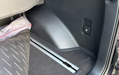 Toyota Land Cruiser Prado 150 рестайлинг 2, 2015 год, 3 990 000 рублей, 33 фотография