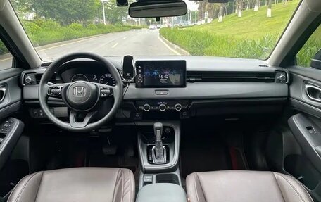 Honda Vezel, 2024 год, 1 935 000 рублей, 6 фотография