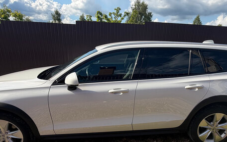 Volvo V60 Cross Country II, 2021 год, 3 690 000 рублей, 3 фотография