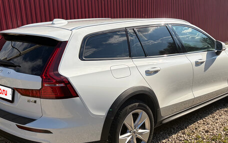 Volvo V60 Cross Country II, 2021 год, 3 690 000 рублей, 6 фотография