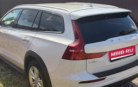 Volvo V60 Cross Country II, 2021 год, 3 690 000 рублей, 5 фотография
