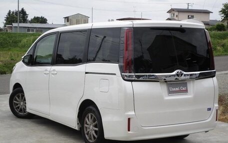 Toyota Noah III, 2021 год, 2 020 000 рублей, 4 фотография