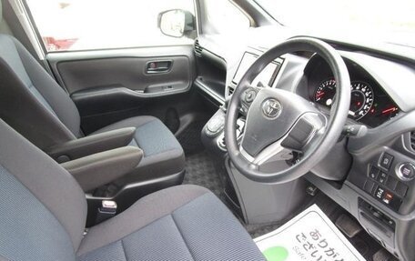 Toyota Noah III, 2021 год, 2 020 000 рублей, 6 фотография