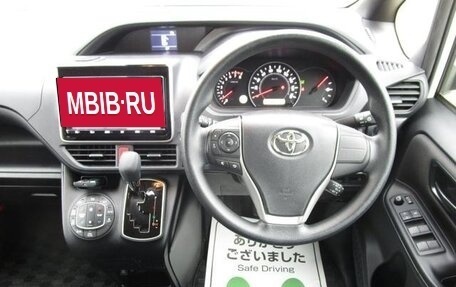 Toyota Noah III, 2021 год, 2 020 000 рублей, 5 фотография