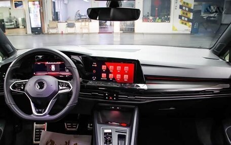 Volkswagen Golf VIII, 2023 год, 1 980 000 рублей, 9 фотография