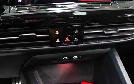 Volkswagen Golf VIII, 2023 год, 1 980 000 рублей, 13 фотография