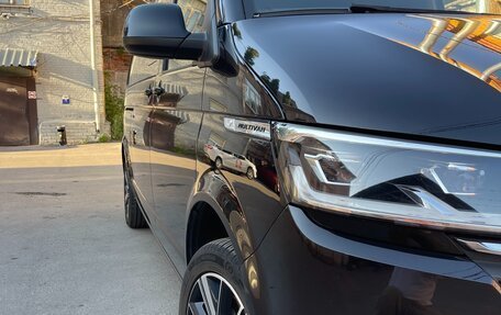 Volkswagen Multivan T6 рестайлинг, 2020 год, 5 950 000 рублей, 2 фотография